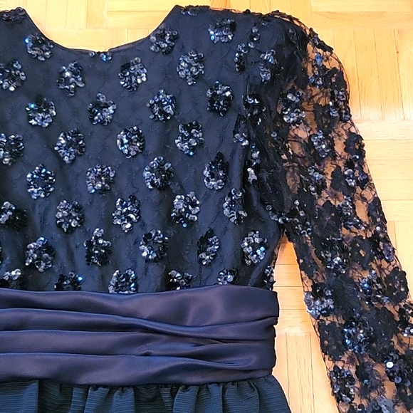 FLASH SALE! CHIC Lace & Sequin Cocktail Dress, Ruched Satin Waist, Tulip Skirt 8 - Picture 8 of 17